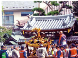 駒留神社例大祭の御神輿